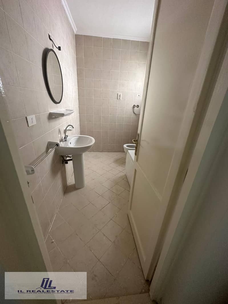 2 1c778f4e-8cef-4cd7-9159-3c94700d685d. jpg