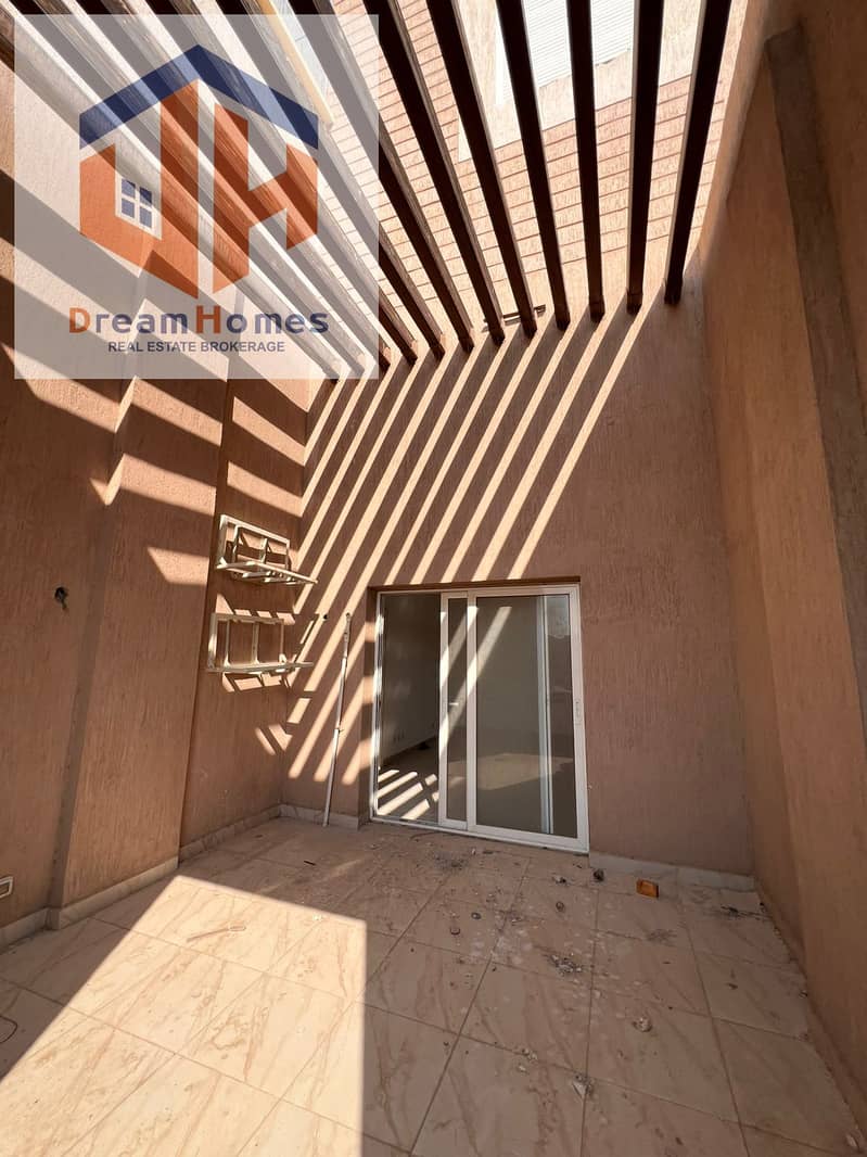 6 WhatsApp Image 2025-10-21 at 11.59. 51 (1). jpeg