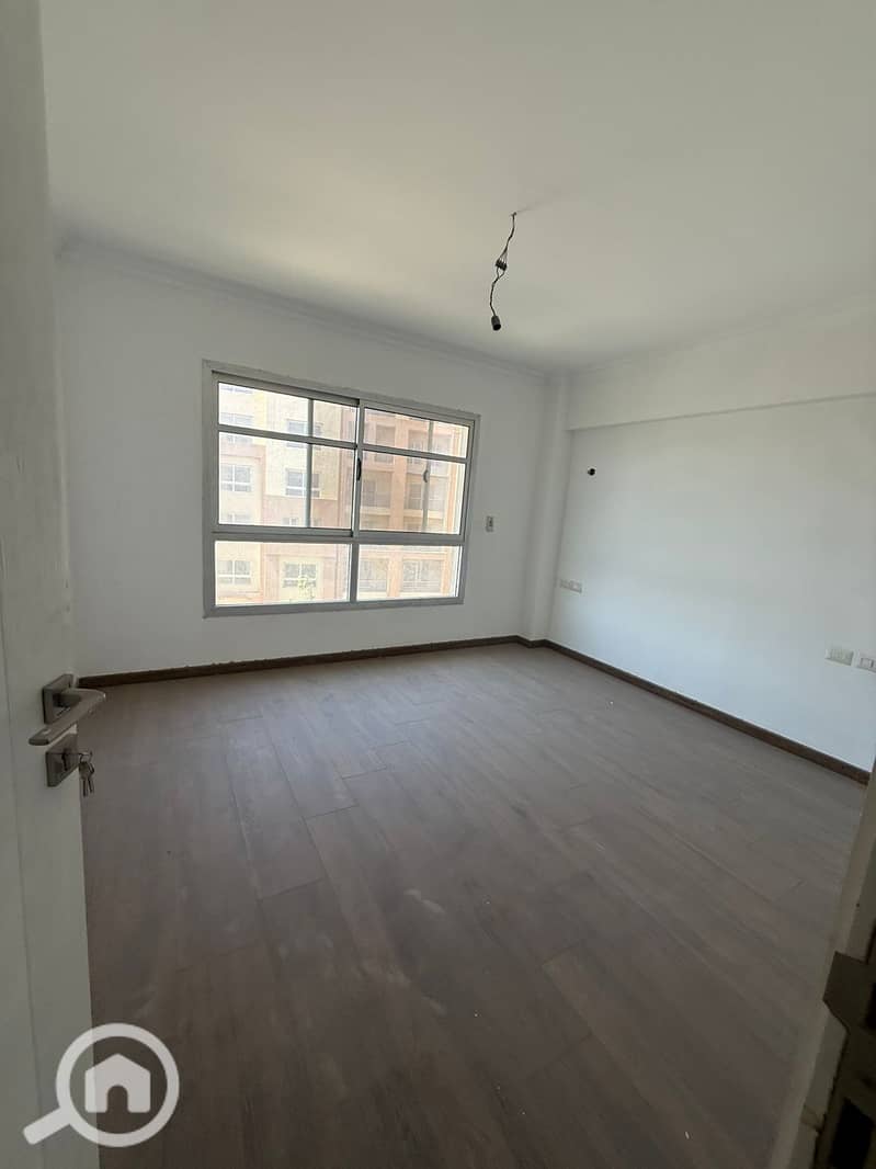 5 142445e3-f355-45e2-85ee-99184f4c9ca0. jpg