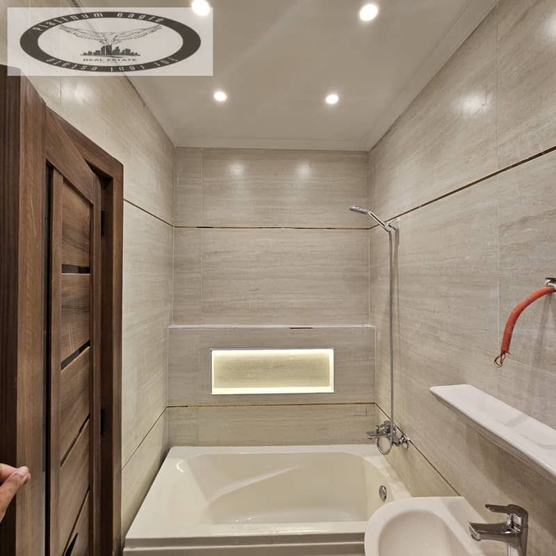 13 33d7fac5-ff1b-45b1-810d-03a16e7374f8. jpg