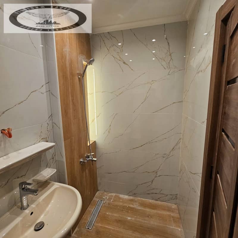 14 a89ae785-7b39-4121-8b7e-c8fc43ff2bec. jpg