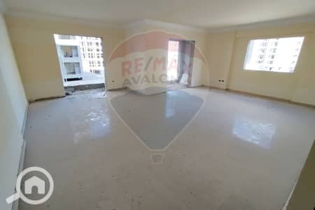 3 Bedroom Flat for Sale in Moharam Bik, Alexandria - 1. jpg