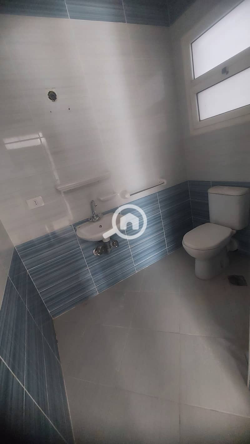 12 ٢٠٢٥١٠٢١_١٣٣٢٤٥. jpg