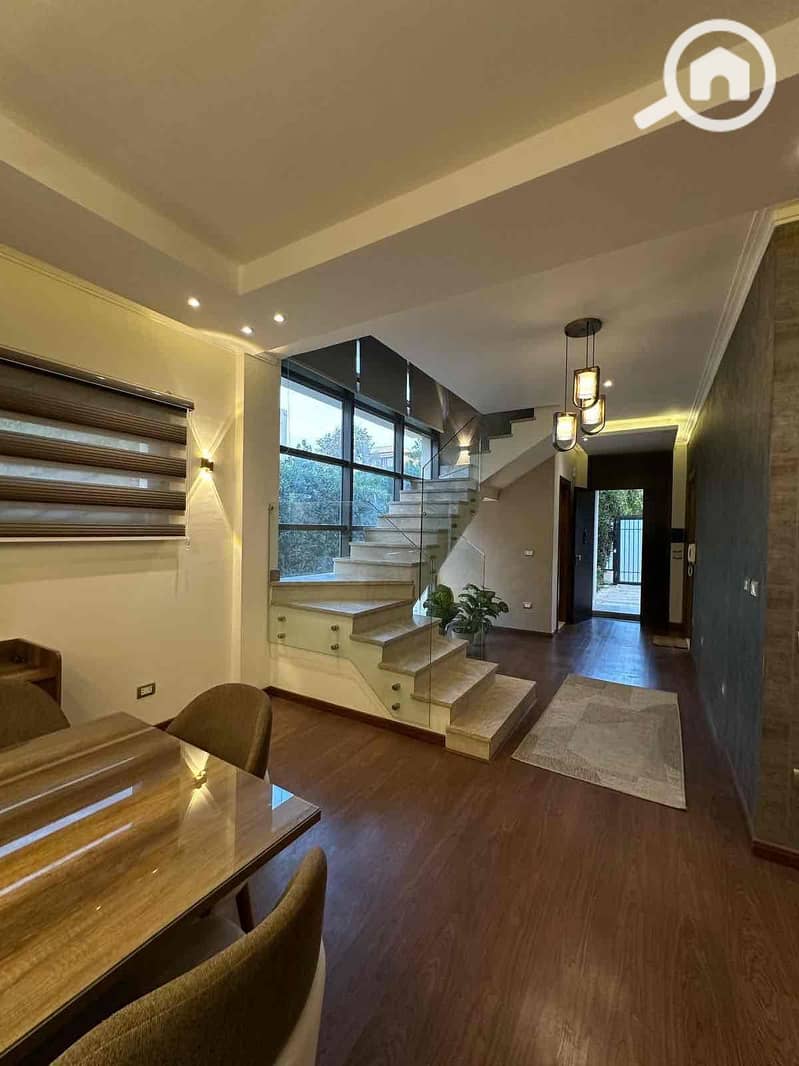 12 d0d6b4ac-11a4-44f6-8d3f-39540b59a202. jpg