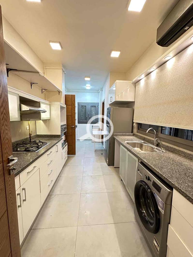 18 ec4030bf-bb6a-4765-b2d4-5d8c0737bda8. jpg