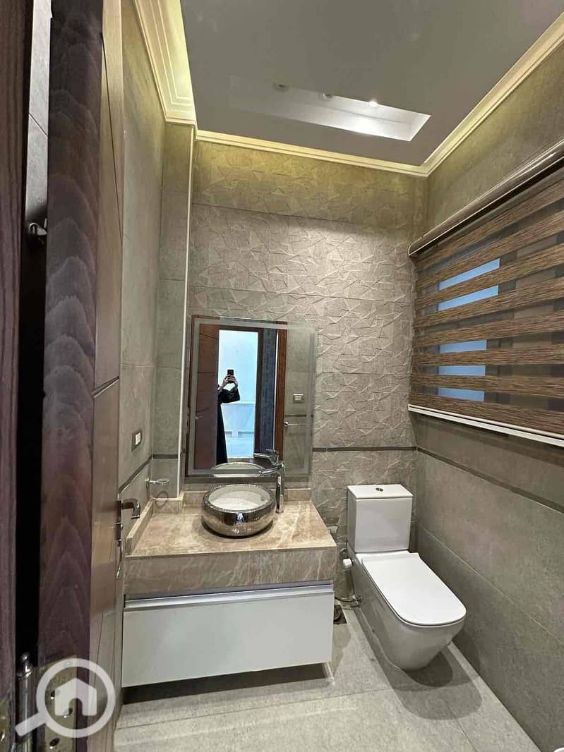 31 eae4b2d5-5118-467a-aa79-fd209b11b367. jpg