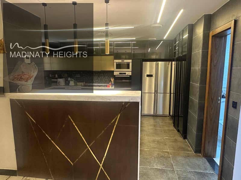 10 a830bf5b-4ce1-446d-91bf-d9d2dd79eaee. jpg