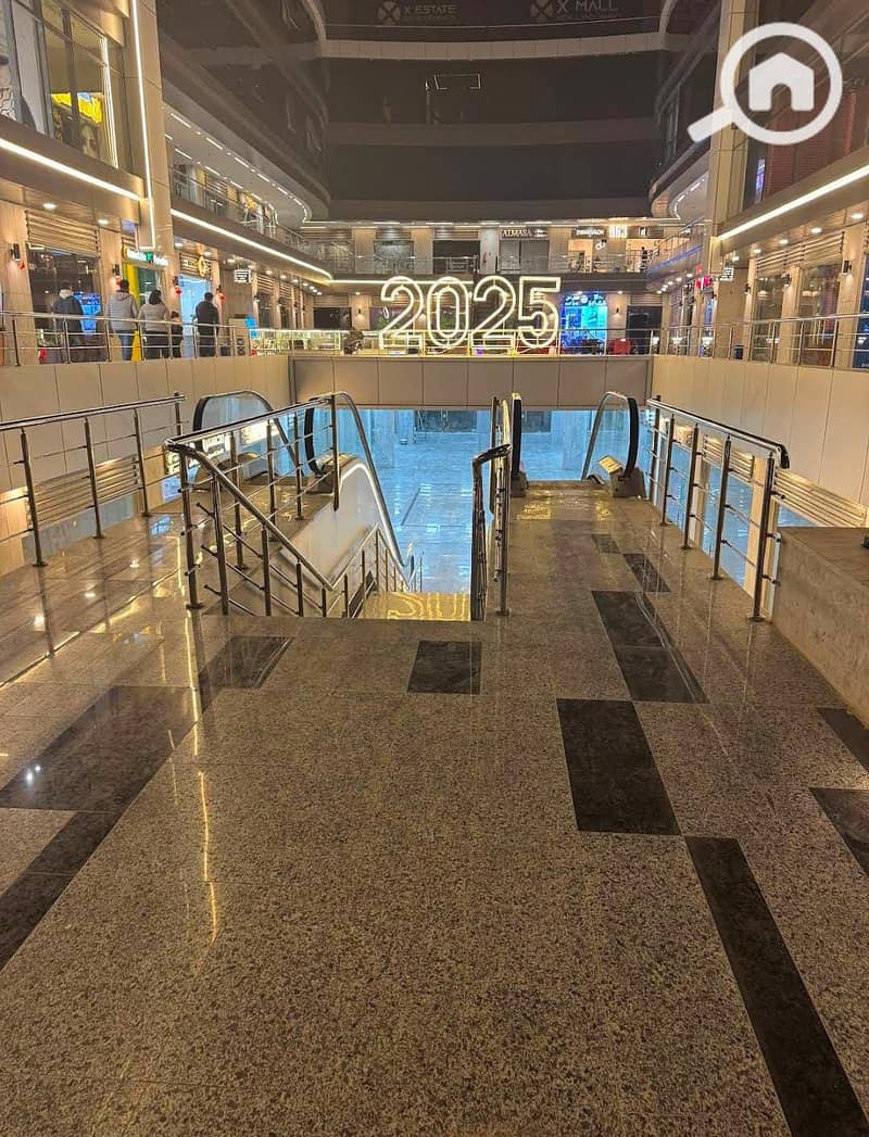 3 b7eb5e37-3f4a-4c6d-8068-2c8d4fcbb860. jpg