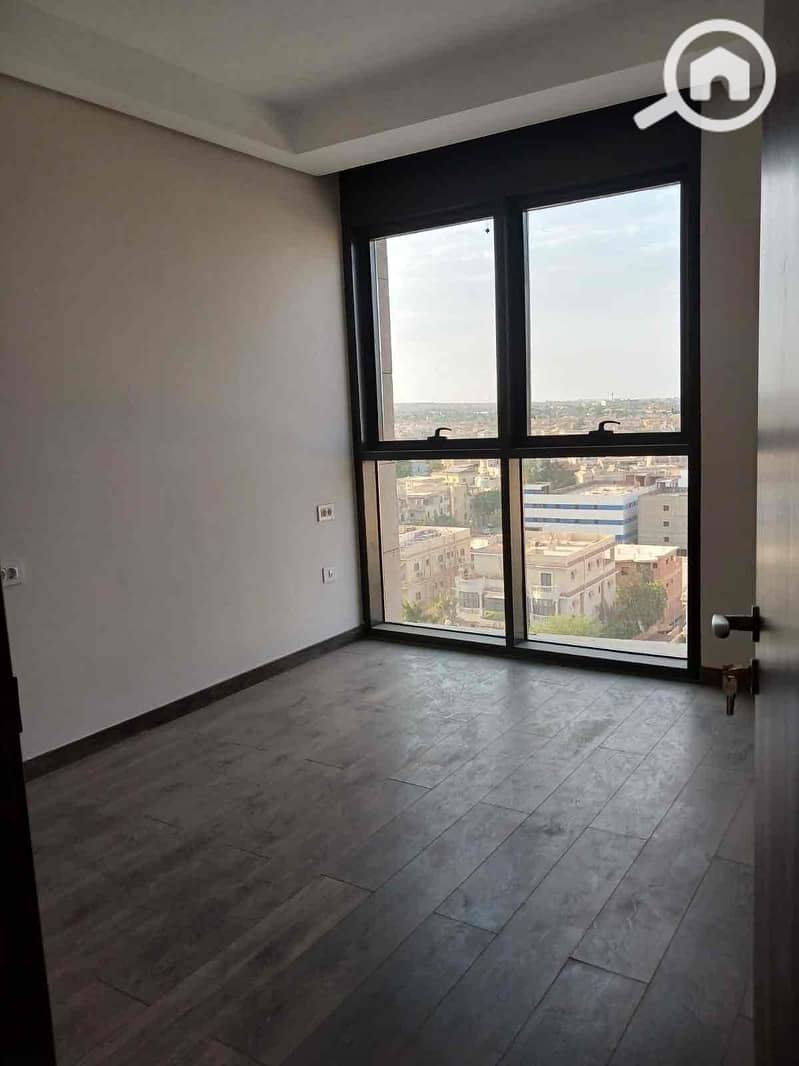 11 b536b457-7d99-4e60-8381-cf5297983de3. jpg