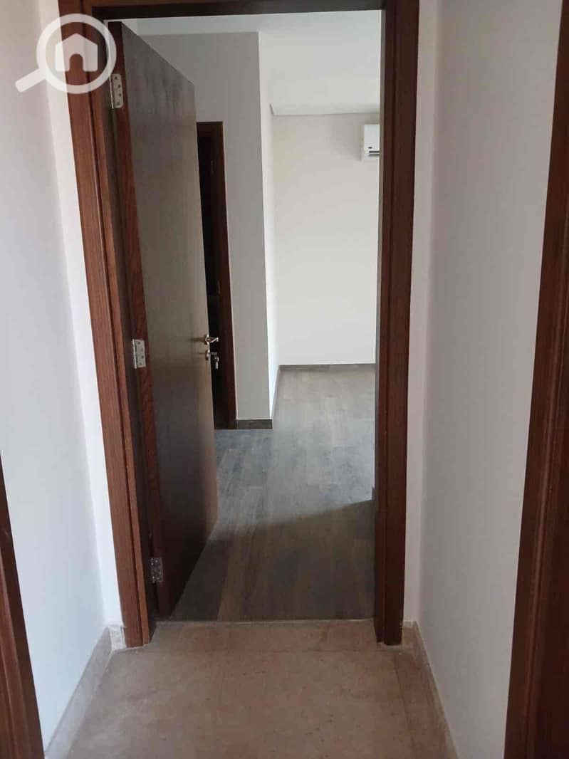 12 76f900c1-2f3d-410b-adea-e49fce3d2449. jpg