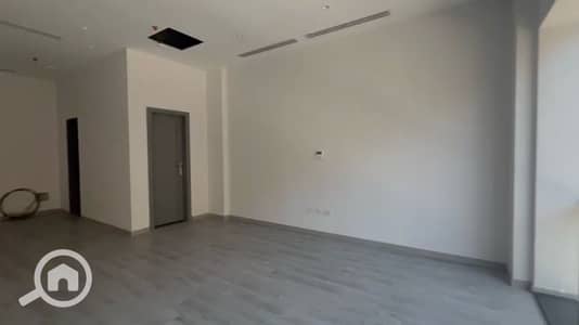 Clinic for Sale in New Cairo, Cairo - عياده للبيع 89 متر فى مول ساوث جيت فى التجمع الخامس