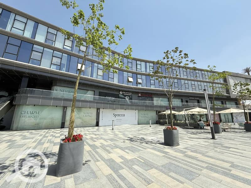 4 5abfa6c5-b8a4-4865-b892-3323d7875d9b. jpg