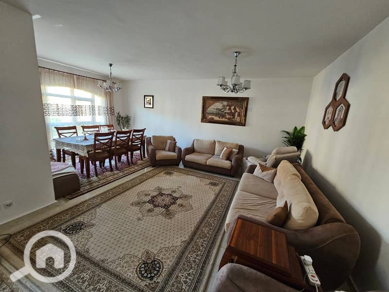 8 70c5477f-e7b2-400b-8c23-638cbce19306. jpg