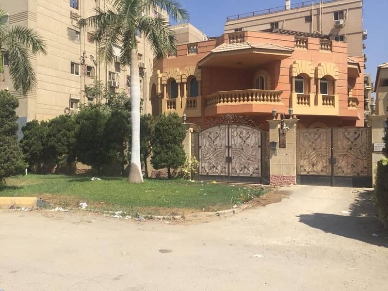 قصر بأرقى منطقة شيراتون المطار علي الملتقى العربي الرئيسي قصر بأرقى منطقة شيراتون المطار علي الملتقى العربي الرئيسي