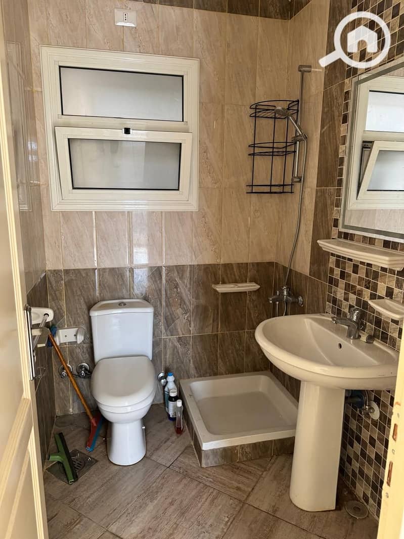 6 03d0c160-54bb-4c66-93cd-ece82f5b1e28. jpeg