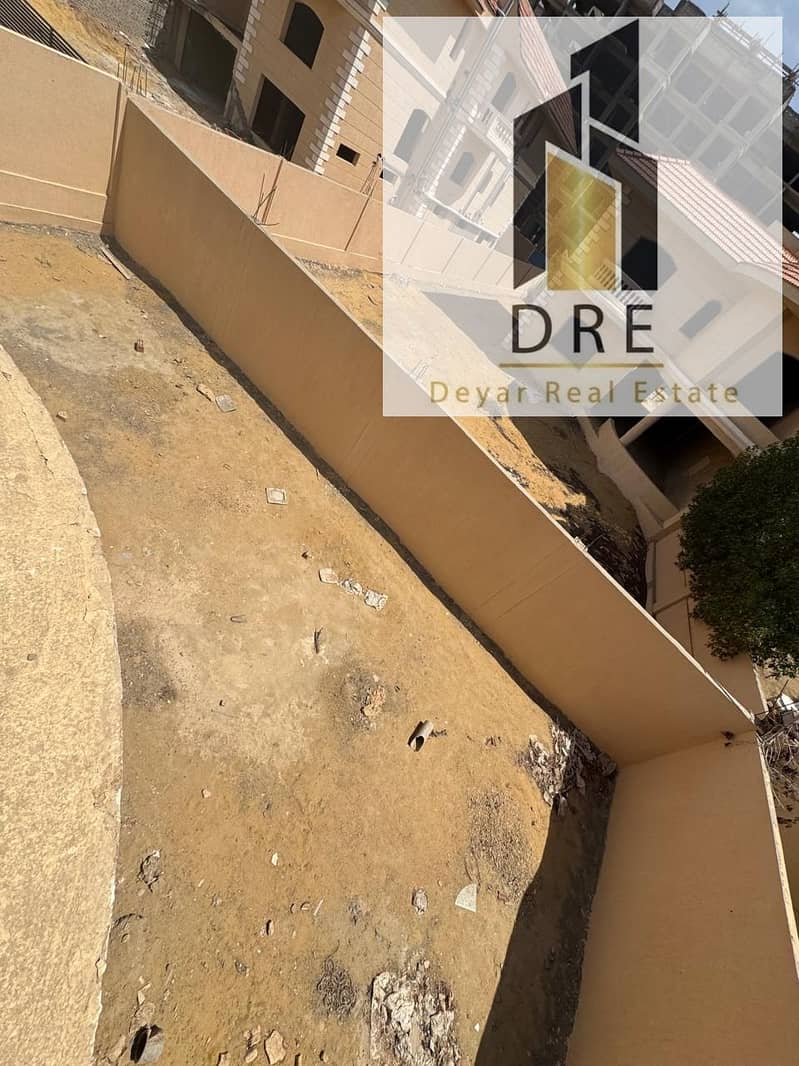 11 3032d5f6-274c-4f94-b99d-e43f3e1e7ebc. jpeg