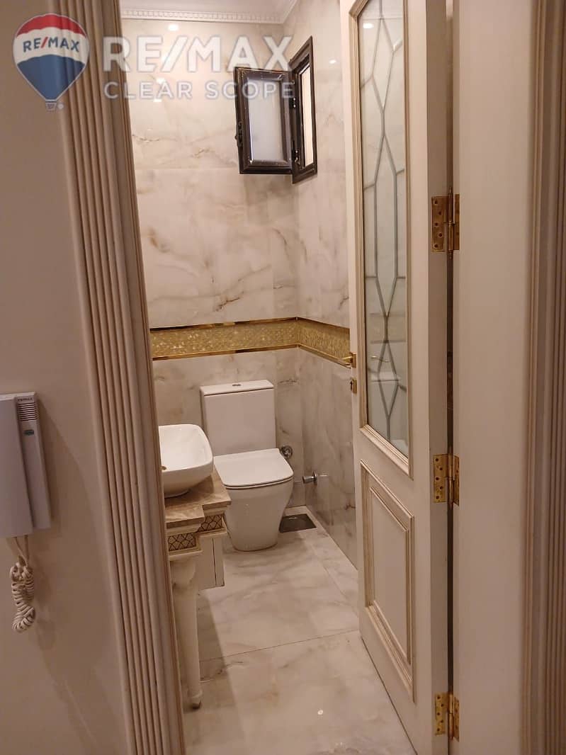 4 0d10d5bd-782a-4f9e-8a34-a1a3eb892525. jpg