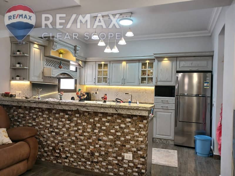 10 18b451b5-71a3-41b1-88b2-4eec928a9dfe. jpg