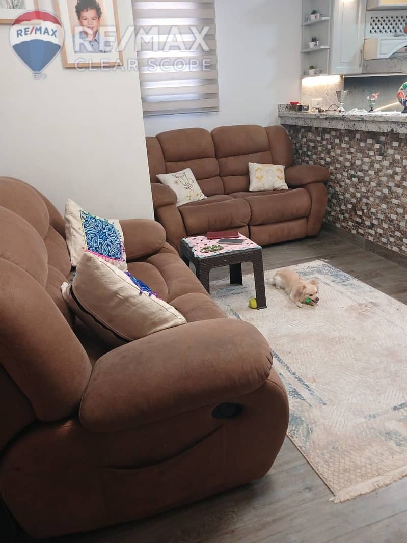 12 38b47bd9-6d0c-49af-b888-fbe53144f0da. jpg