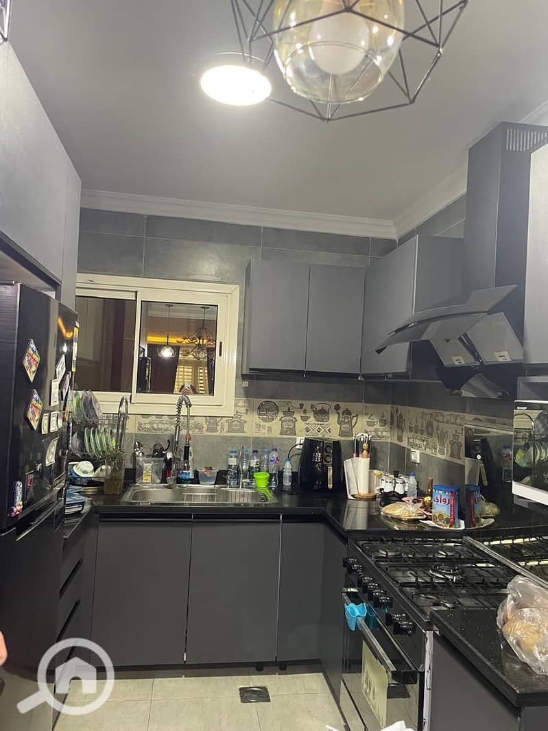 8 04170bb4-cdc8-4a23-8553-4f7f3cdfe380. jpg