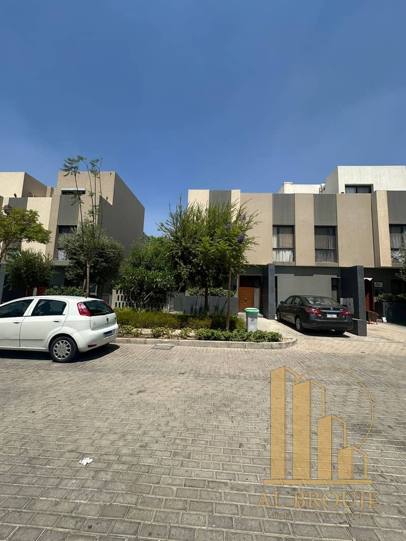 5 63fe4844-1ba2-4c4c-87e8-9b03deb0b7d0. jpeg