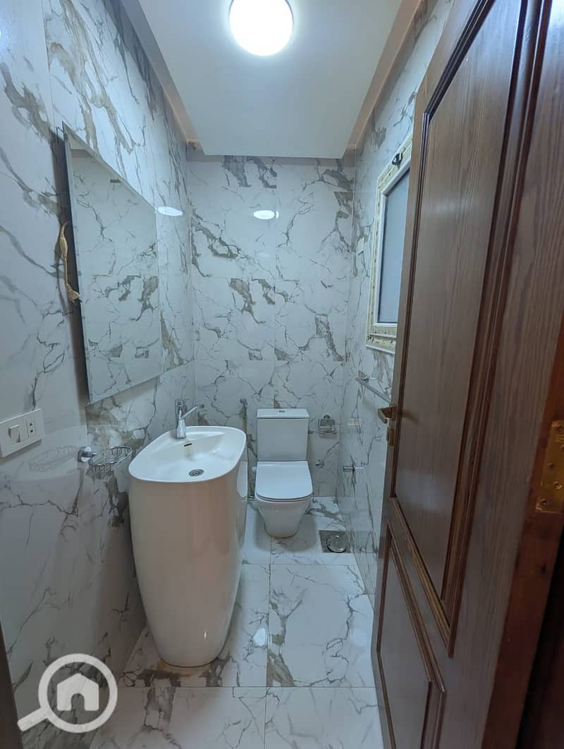 8 6105645e-5601-4155-a652-721d94c1a253. jpeg