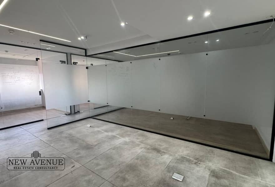 4 52fd332c-6d42-4d89-b2a9-7d54a3c9537d. jpg