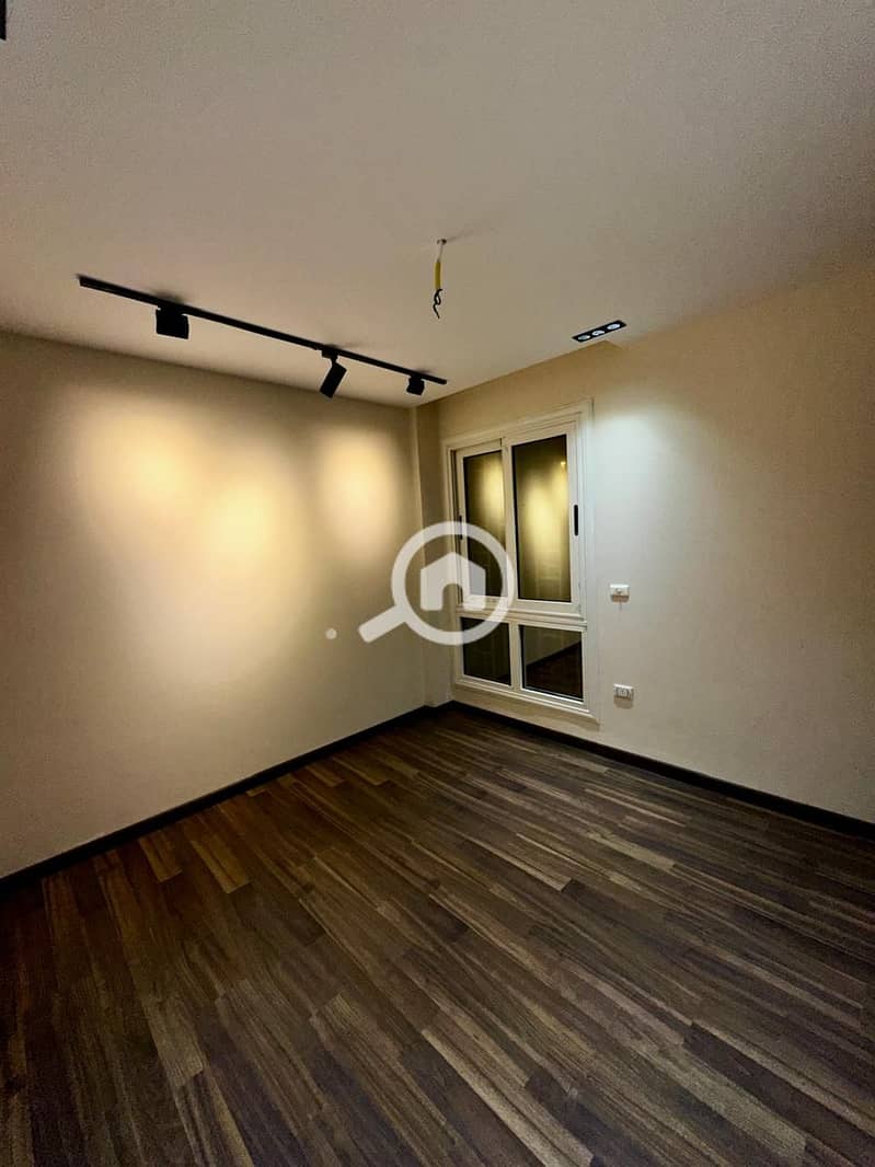 8 ccfec043-ed50-402e-b429-a47bb65c3f81. jpg