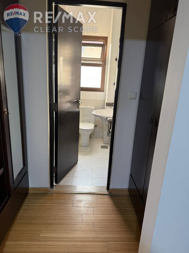 4 e8a9e1c9-02bd-4167-a29a-629fe1bbf448. jpg