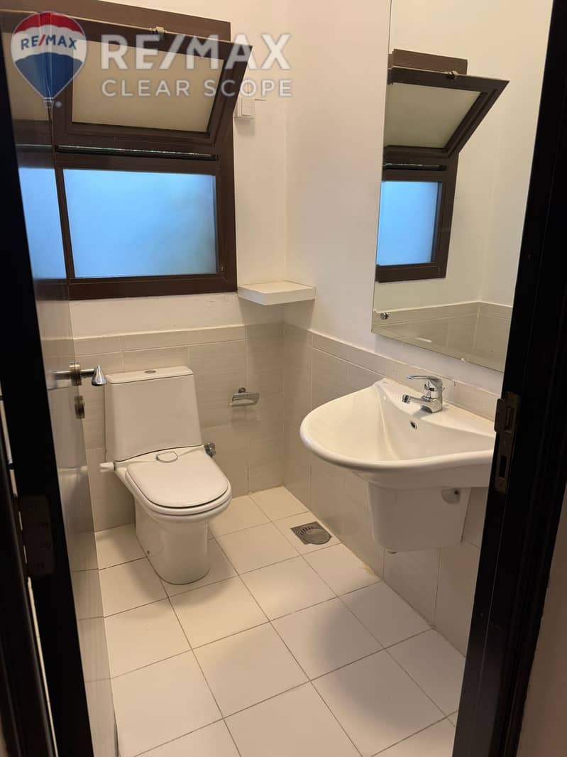 9 ff701367-44af-414f-875b-48dd4d403a41. jpg