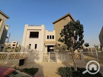 7 Bedroom Villa for Sale in 6th of October, Giza - IMG-20250714-WA0363. jpg