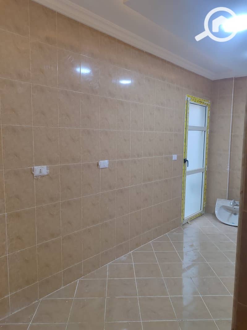 12 b4ea429c-913c-4172-ad5d-e849f548b5dc. jpg