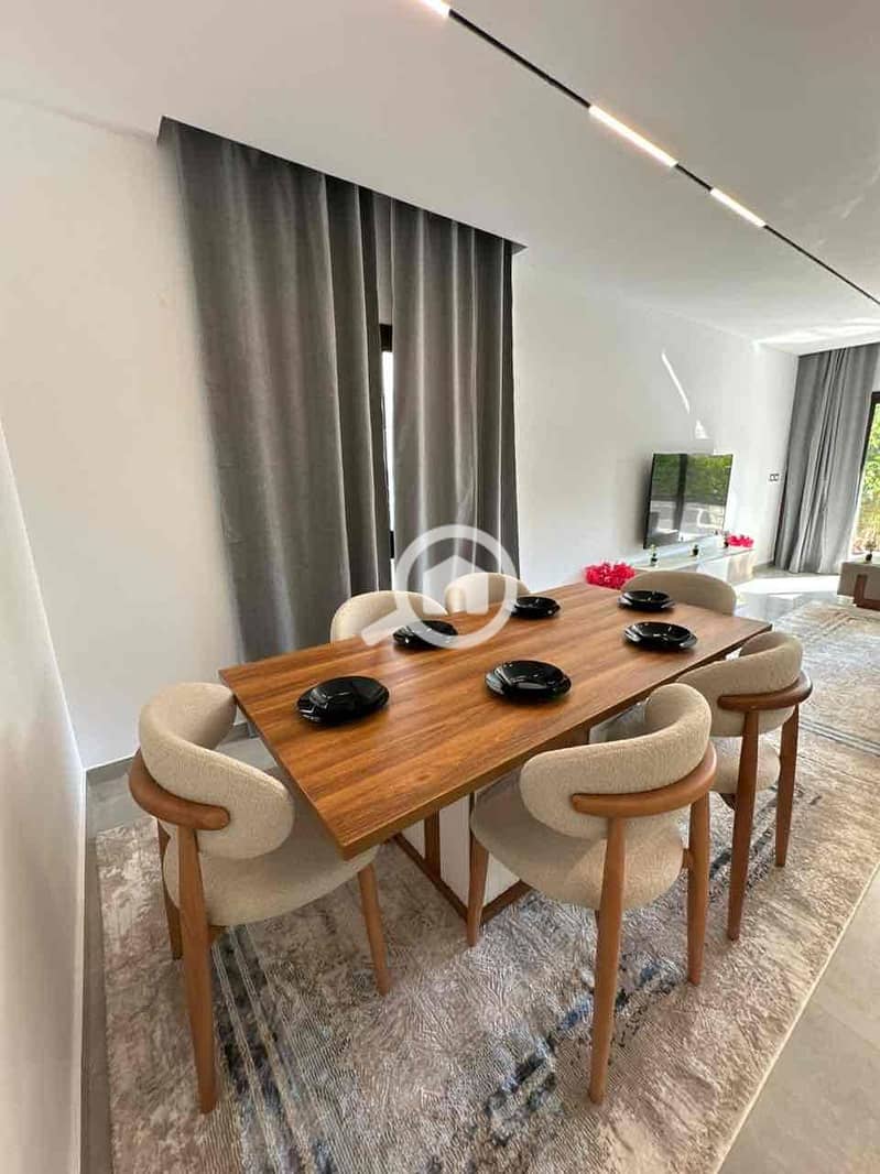 14 8046dc65-af8b-4755-a1a5-0e72b861180a. jpg