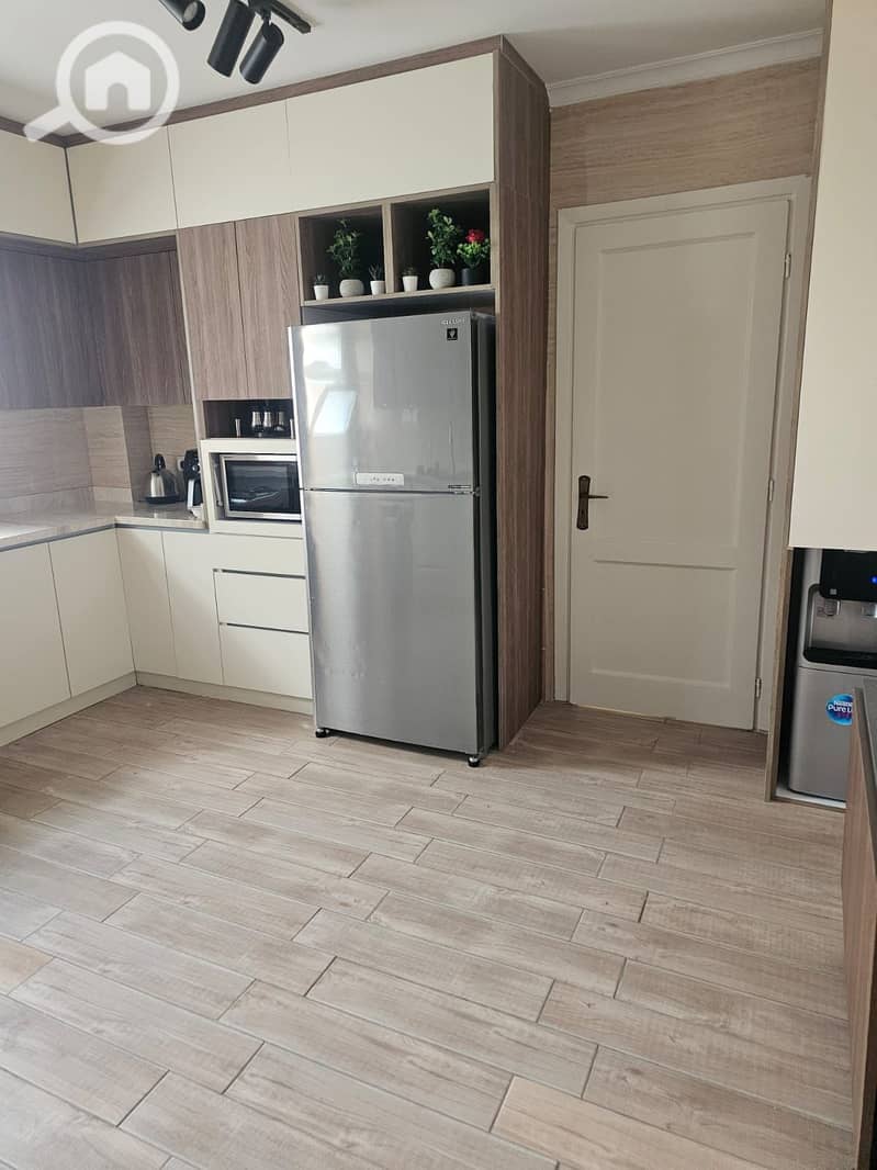 6 19fd2d61-b187-49df-b81c-e107d3a2c91e. jpeg