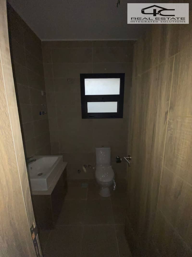 4 WhatsApp Image 2025-10-22 at 18.16. 30. jpeg