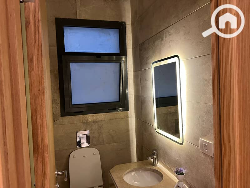 10 WhatsApp Image 2025-10-22 at 17.38. 55_810f50aa. jpg