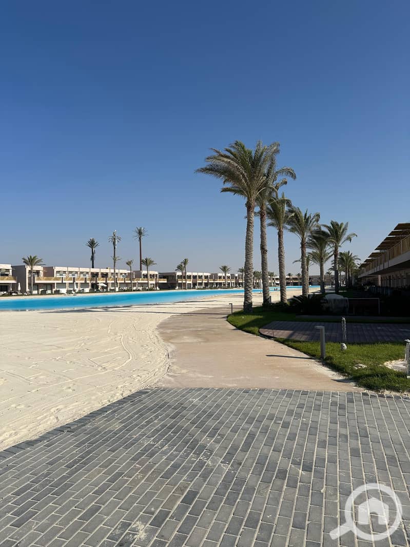 10 b5fd45ce-4bda-4bdf-95ec-876a61075753. jpeg