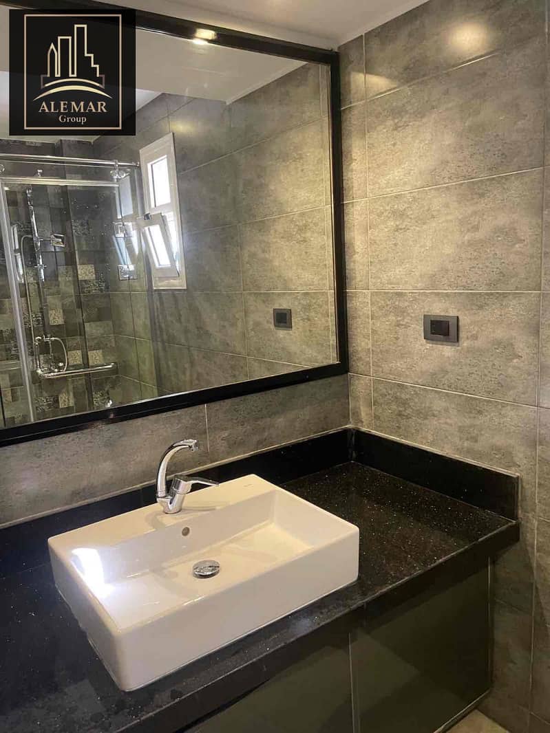 4 93b8ba21-e3d2-4c28-a24b-5bd76bd24fc3. jpg