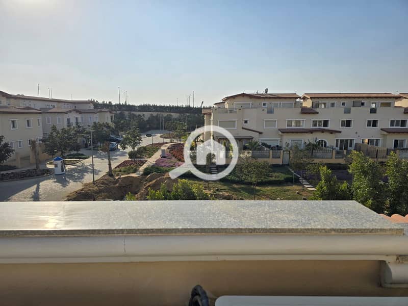 12 WhatsApp Image 2025-10-13 at 01.28. 16_caa8f1e0. jpg