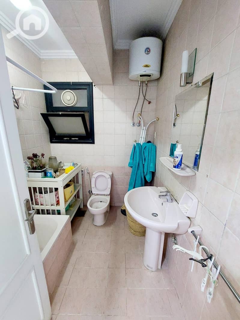 15 46680b81-485b-4c4d-8885-c6da4d4e6d87. jpeg