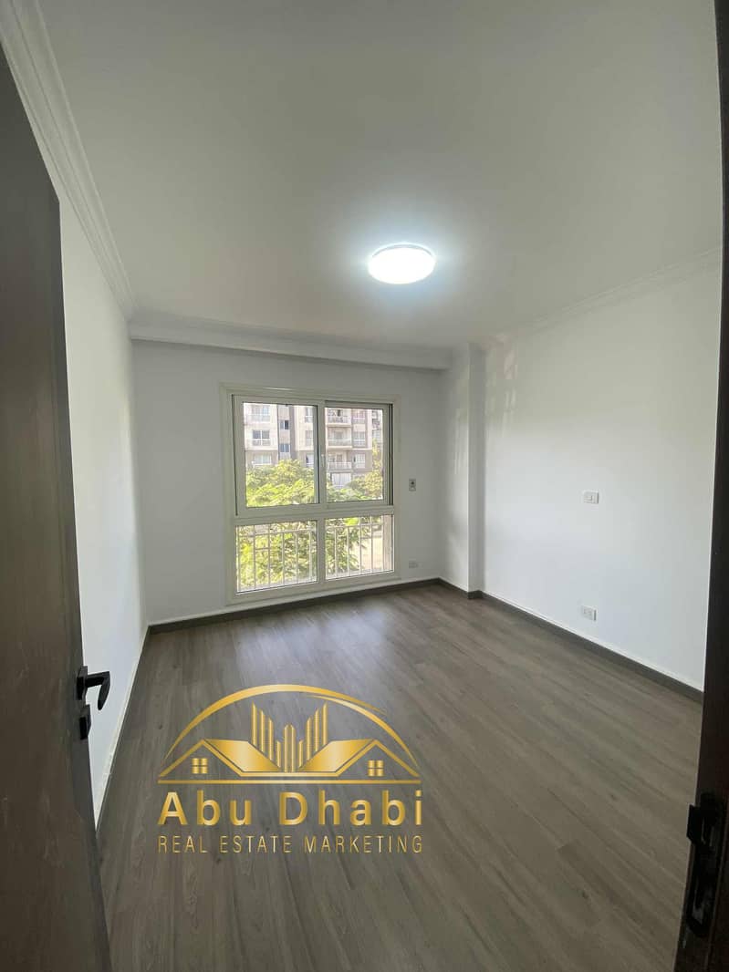 4 7db5b8f0-7a95-45f2-82d8-7a3718e50ab9. jpg