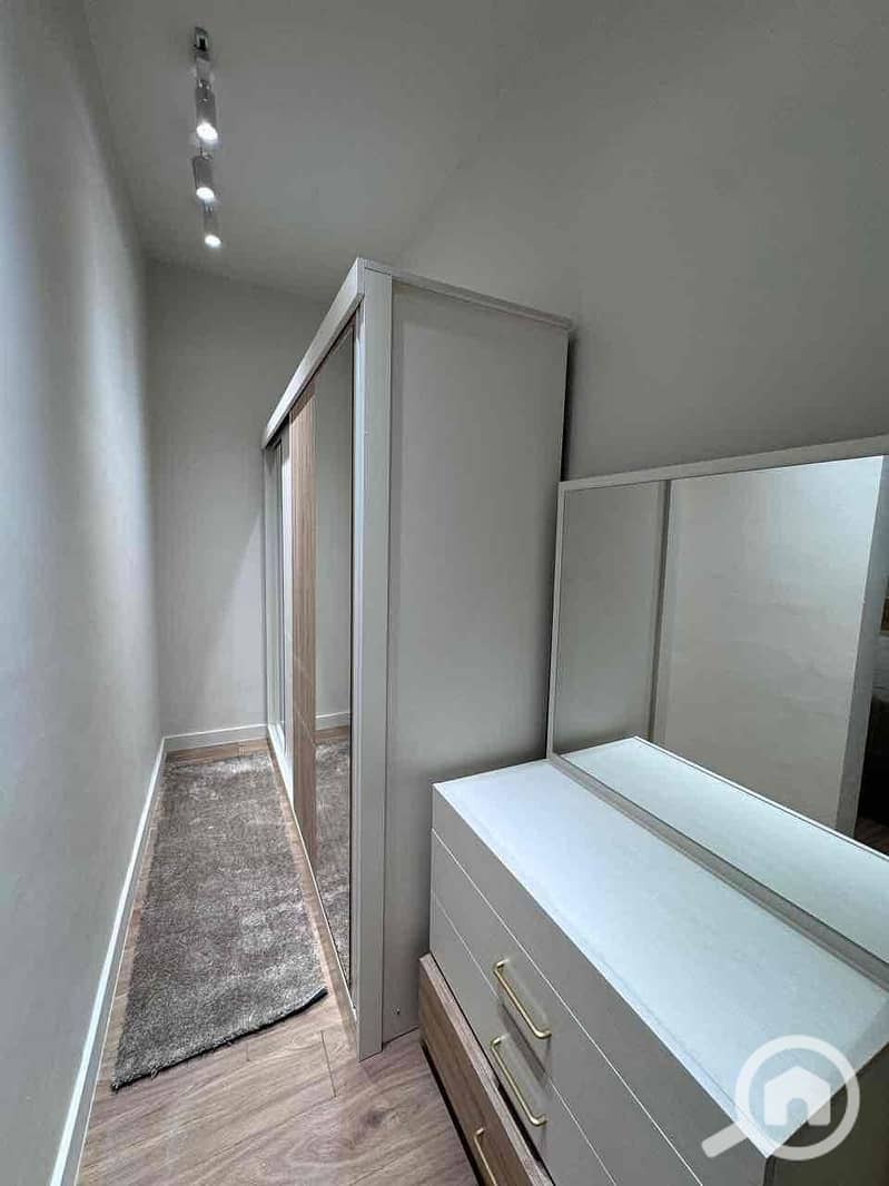 12 04119f40-0d78-45f1-8405-aa3123bc2702. jpg