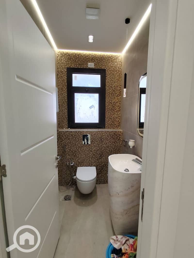 7 WhatsApp Image 2025-10-22 at 21.03. 55_80047f01. jpg