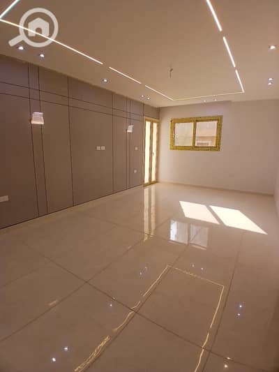 3 Bedroom Flat for Sale in 6th of October, Giza - 20b68eb9-a353-496d-8fdc-988ec691b4bd. jpg