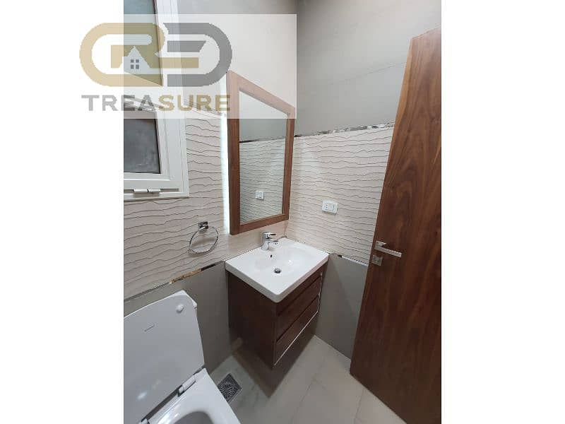 28 WhatsApp Image 2025-10-23 at 11.54. 09 AM (2). jpg