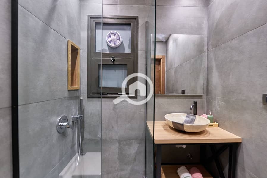 11 e60a88b8-dc93-47aa-81c9-7f6d13d15e94. jpg