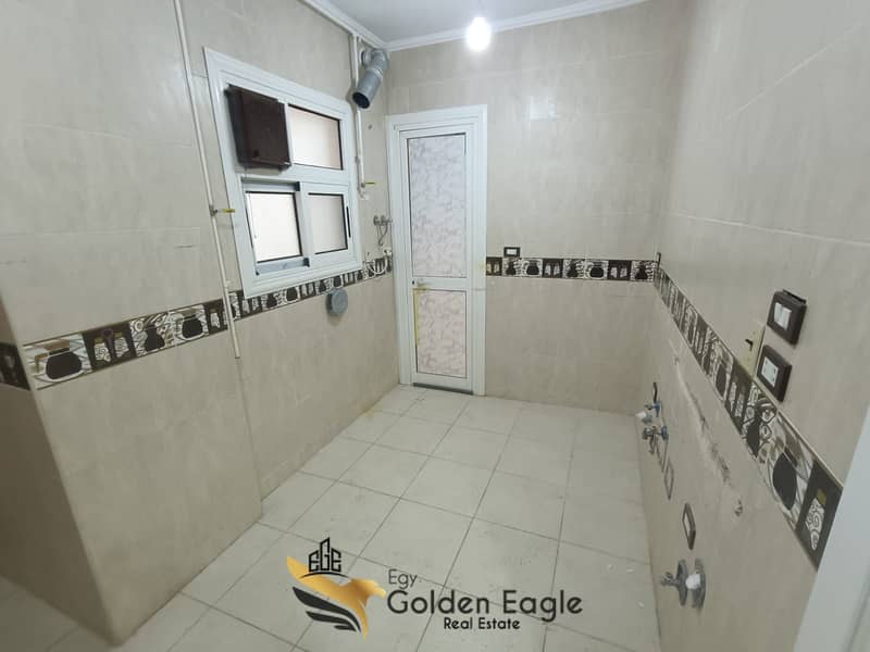 10 b76a34d3-44d1-4be4-82ed-2ccdefcfdc28. jpg