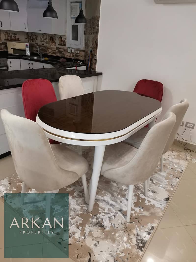 4 07b26add-0421-4f3d-a476-d19e023d2d5c. jpg