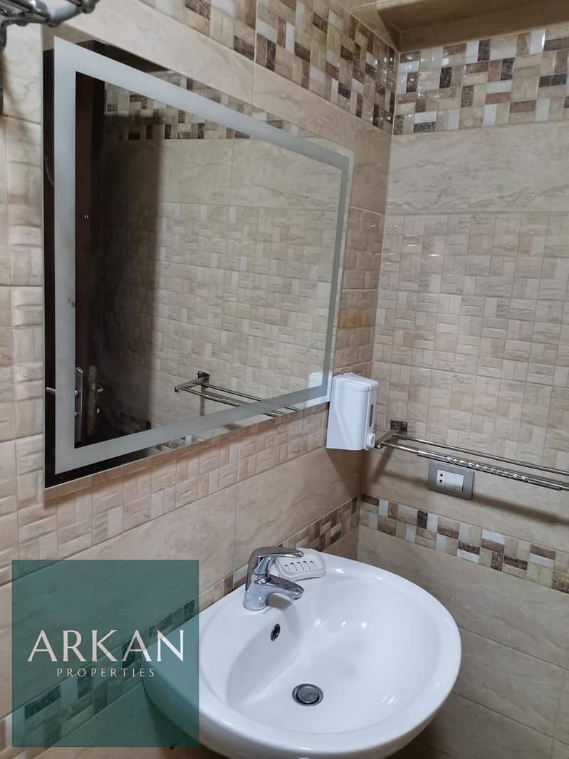 12 6454a9a1-513e-47ce-97dd-d9624b5ac10e. jpg