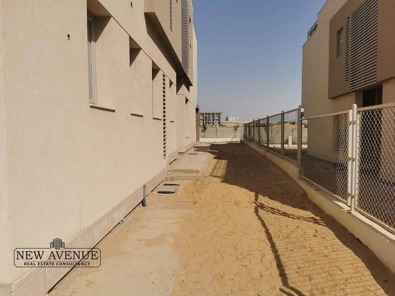 8 WhatsApp Image 2025-09-23 at 4.40. 42 PM (1). jpg